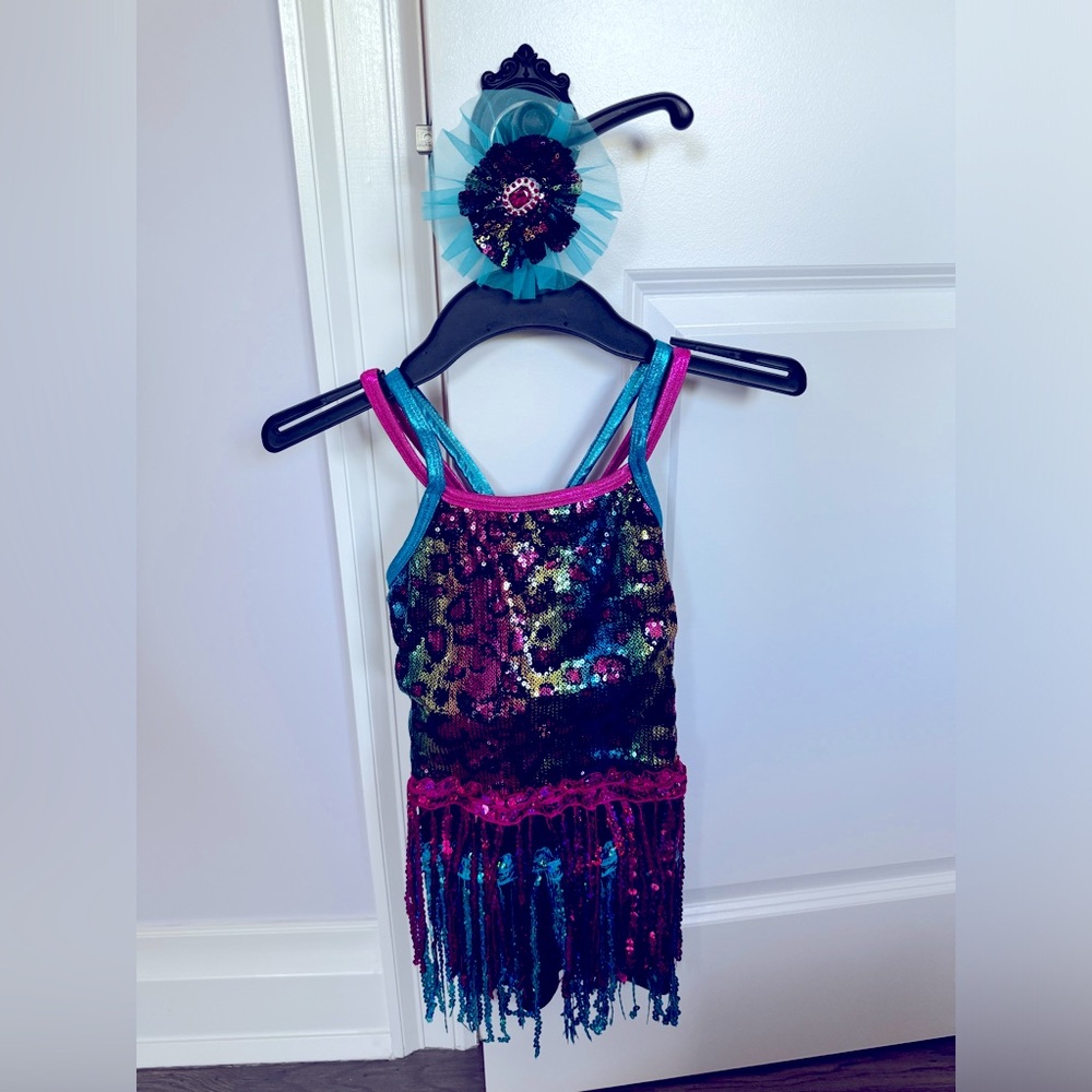 Dance costume with bow